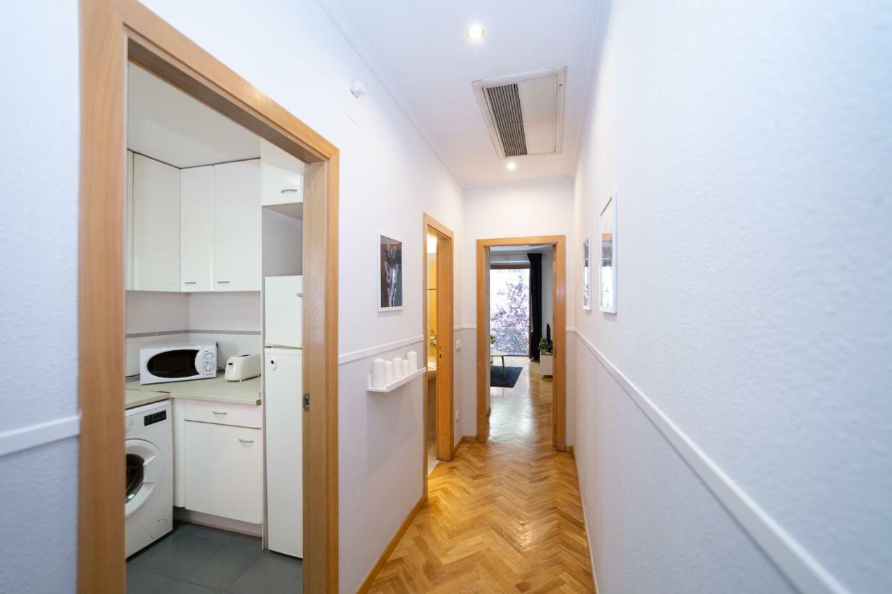 Apartamentos Plaza De Espana Madrid Exterior photo